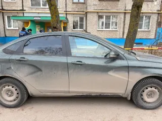 Lada Vesta 2016 года, темно-зеленого цвета. Государственный номер Е956СТ21, VIN XTAGFL120HY047271.