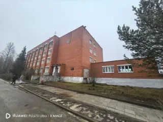 Нежилое здание 2201.5 кв. м с земельным участком в Ярославской области, г. Данилов, ул. Набережная, д.62. В составе: нежилое здание, кадастровый номер 76:05:010101:7345, площадь 2201.5 кв. м, 5 этажей, включая 1 подземный. Земельный участок, кадастровый номер 76:05:010101:577, площадь 5075+/- 25…