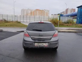 Opel Astra 2007 года выпуска. VIN: W0L0AHL4872173840. Государственный номер: О822МС72.