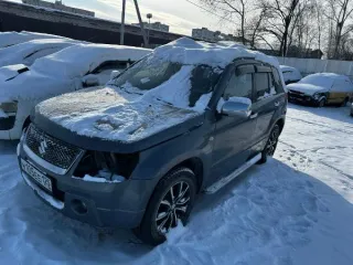 Suzuki Grand Vitara 2006, госномер Н105ЕЕ125, номер двигателя 338404, номер кузова JSAJTD54V00133981. Отсутствуют фары, имеются по корпусу царапины.