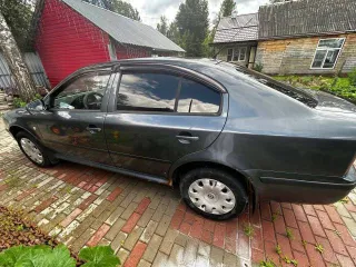 Skoda Octavia 2007 г.в., госномер С932АК790, VIN TMBDC41U988854631. Двигатель: номер 675982, мощность 75 л.с. (55.2 кВт), объем 1390 см³. Цвет темно-серый. Масса снаряженная 1209 кг, полная 1750 кг.