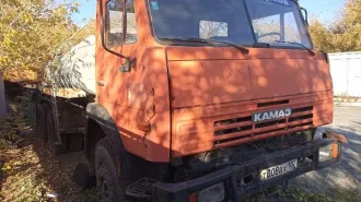 Автогудронатор ДС-142б, государственный регистрационный знак Т008 ВХ 102. Характеристика. страна-производитель машины: Россия; VIN: ХVC142E1010000606; год выпуска: 2001; шасси №: 532150 1 2144350; кузов №: 0606-цестерна; модель, № двигателя: 740.11, 240 165489; цвет кузова: оранжевый; мощность…