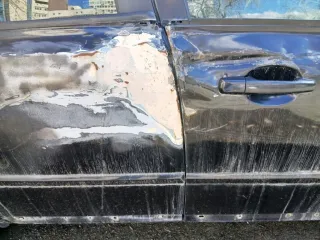 Volvo S40, 2007, черный, 141 734 км, 1 596 МТ (99,96 л.с.), бензин, передний, VIN YV1MS204282363187, седан, в нерабочем состоянии, разбито лобовое стекло, вмятины на правой стороне кузова и дверях, отломлено правое боковое зеркало, множественные повреждения кузова коррозией, багажник не…