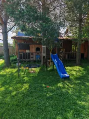 Жилой дом 236 кв.м с участком 1756 кв.м, Московская область, Талдомский р-н. Трехэтажный жилой дом (1 этаж - подземный) с хозпостройками, 1999 г.п., 236 кв.м, адрес: 141930, Московская область, Талдомский район, рп Вербилки, 5-й Пушкинский проезд, д. 19, кадастровый номер 50:01:0060377:369…