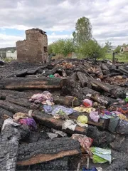 Здание (уничтожено огнем) 36,9 кв.м, земельный участок 2000 кв.м, Свердловская обл. Жилое здание (уничтожено огнем), площадь: 36,9 кв.м., кадастровый номер: 66:22:0103001:214, и земельный участок, площадь: 2000 кв.м., кадастровый номер: 66:22:0103001:89, Категория земель: Земли населенных пунктов…