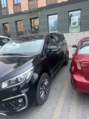 KIA Carnival 2018 года выпуска, VIN KNAMB81ABKS534462.