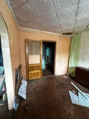Жилой дом площадью 99,5 кв. м с кадастровым номером 86:13:0101006:356 и земельный участок общей площадью 730 +/- 9,46 кв. м с кадастровым номером 86:13:0101006:85. Адрес: Ханты-Мансийский автономный округ - Югра, городской округ Нягань, город Нягань, улица Комарова, дом 37А.
