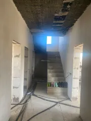Жилой дом 193,9 кв. м, 2020 года постройки, кадастровый номер 50:23:0040713:949, этажность "3", и земельный участок 812 кв. м, кадастровый номер 50:23:0040713:246, категория земель "Земли сельскохозяйственного назначения", вид разрешенного использования "Для размещения дач". Расположены по адресу…