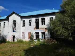 Земельный участок, площадью 3 576 кв. м. с кадастровым номером 28:04:030366:45, местоположение: Амурская область, пгт Прогресс, ул. Советская, д. 42, с расположенным на нем объектом недвижимого имущества с кадастровым номером 28:04:030366:193 – ЗДАНИЕ МИЛИЦИИ, площадью 449,9 кв. м. Земельный…