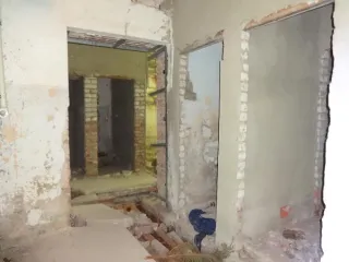 Публичное предложение по продаже земельного участка площадью 10458 кв.м, с кадастровым номером 32:31:0030201:32, с расположенными на нем объектами недвижимого имущества: казарма № 1 с кадастровым номером 32:31:0030201:80, казарма с кадастровым номером 32:31:0030201:40, по адресу: Брянская область…