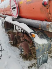 Нефаз 96742-03 2010. Полуприцеп-цистерна, марка: НЕФАЗ 96742-03, год изготовления: 2010, цвет: оранжевый, VIN: X1F96742BA0001116, госномер: АР584386, кузов №: X1F96742BA0001116. Согласно акту осмотра и фотографиям, имущество имеет множественные сколы, местами коррозию, отсутствуют все колесные…