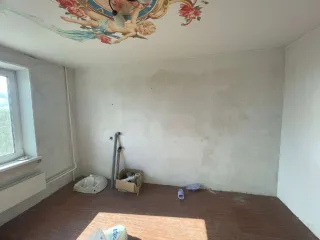 Квартира 50 кв.м. в Московской области, Павло-Посадский городской округ, деревня Евсеево, дом 27а, квартира 59. Общая долевая собственность, доля в праве 5/6. Находится в залоге у ПАО "Sberbank". Кадастровый номер: 50:17:0000000:44172.