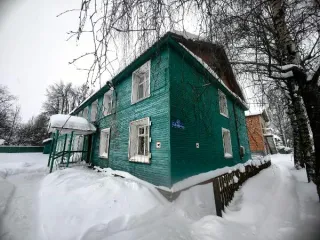 Здание приюта 741,4 кв.м, административное здание 461,8 кв.м, земельный участок 3196 кв.м, Вологодская область недвижимое и движимое имущество, расположенное по адресу: Российская Федерация, Вологодская область, р-н Сокольский, г. Кадников, ул. Октябрьская, д. 39. Здание приюта, кадастровый номер…