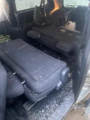 Легковой автомобиль Chrysler Town & Country 2001 года, цвет светло-голубой. VIN: 2C8GP44G71R184674, ПТС: 77 ТС 256000, госномер С502СХ199. Произведен в Канаде. Двигатель бензиновый, модель не указана, объем 3301 см³, мощность 182 л. с. (134 кВт). Максимальная масса 2530 кг, масса без нагрузки 1950…