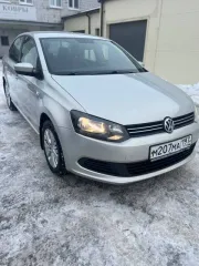 Volkswagen Polo 2011, 105 лс, 165000 км, АКПП, XW8ZZZ61ZBG014491. Пробег 165 тыс. Со слов собственника: сколы по кузову. Подвеска требует замены. Временами (не постоянно) ДВС работает нестабильно (троит). Самопроизвольно выключается и включается дисплей. Проблемы с проводкой. Подогрев водительского…