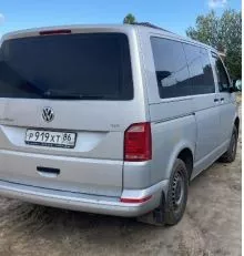 Volkswagen 7НС Caravelle, VIN WV2ZZZ7HZGH020177, 2015 года выпуска, гос. номер Р 919 XT 86, цвет: серебристый. Имущество находится в залоге у АО КБ Приобье.