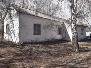 Земельный участок 913 кв.м с 7 нежилыми зданиями, Саратовская область. Земельный участок площадью 913,0 кв.м, с расположенными на нем объектами недвижимого имущества – нежилое здание, площадью 121,1 кв.м, нежилое одноэтажное здание, площадью 52,6 кв.м, комплекс складских помещений, площадью 23,5…