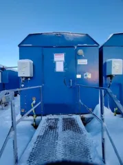 Мобильное здание Италмас 25м3 ЯНАО Здание мобильное марки "Италмас" на раме, контейнерного типа с емкостью для воды 25м3, местонахождение: ЯНАО, Тазовский район, территория Тазовского НГКМ