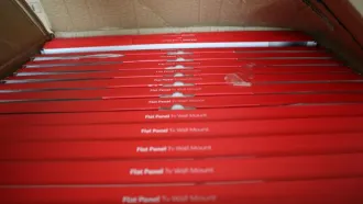 Кронштейны для телевизоров ISA. Кронштейн для телевизора настенный наклонный, модель CP401 (ISA IS461446, Китай), 125 коробок - 500 шт. Кронштейн для телевизора настенный наклонный, модель CP-102 (ISA 469826, Китай), 275 коробок - 2750 шт. Наборы крепежа - 175 наборов. Кронштейн для телевизора…