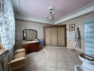 Дом и здание, 403,3 и 110,5 кв.м, участок 2 500 кв.м, Московская область. Дом 403,3 кв.м, здание 110,5 кв.м и земельный участок 2 500 кв.м в Московской обл. Здание, кадастровый номер: 50:16:0104002:2686, назначение объекта недвижимости: жилое, адрес: Российская Федерация, Московская область…