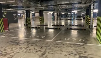 Машино-место площадью 13,3 кв.м. по адресу: г. Москва, ул. Новочерёмушкинская, д. 17, м/м 109, кадастровый номер 77:06:0004002:8128. Общая площадь: 13.3. Имеются ограничения и обременения: арест, запрет регистрационных действий.