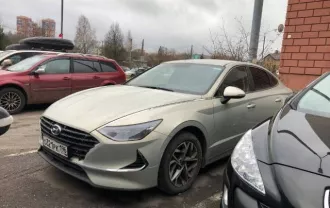 Транспортное средство HYUNDAI SONATA, год выпуска 2022, VIN MXHL3416BNK190698, регистрационный знак O321PK196. Находится в залоге ПАО Банк  Финансовая  Корпорация Открытие .