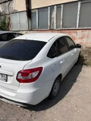 Lada Granta, 2018 года, 87 лс Основные сведения об имуществе: Марка, модель: LADA GRANTA (модификация 219210)Тип кузова - хетчбек; Год выпуска: 2018; Цвет кузова: Белый Заводской номер (VIN): ХТА219110К0310874 Преимущества: 1. Ликвидность: Одна из самых популярных моделей на российском рынке. 2…