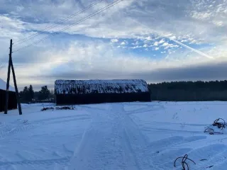 Зерносклад общей площадью 349 кв.м, деревянные наружные стены, 1 этаж, назначение — хранение сельскохозяйственной продукции. Год ввода в эксплуатацию не указан. Земельный участок площадью 1656 кв.м, категория земель — земли населенных пунктов, разрешенное использование — склады. Ограничения и…