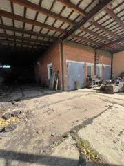 Здание 122,3 м², склад 262,8 м², гараж 595,2 м², участок 6496 м² в Амурской области. Гараж, площадь 595,2 м², кадастровый номер 28:02:000077:760. Котельная, площадь 122,3 м², кадастровый номер 28:02:000077:766 с оборудованием: насос К 80-50-200 эл.двиг. 15,0 кВт 1 (амортизация 100%), насос К…