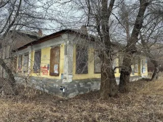 Нежилое здание 465.4 кв. м, участок 805 кв. м, Оренбург. Назначение: нежилое, количество этажей: 2, в том числе подземных 1, площадь 465,4 кв. м, кадастровый номер: 56:44:0230010:46, адрес: г. Оренбург, пер. Ивановский/ул. Бурзянцева, 12/20. Земельный участок, категория земель: земли населенных…