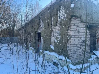 Здание магазина 282,9 кв.м, земельный участок 1 006 кв.м, Ленинградская область. Здание нежилое (здание магазина), площадь 282,9 кв. м, кадастровый номер 47:20:0905001:99. Земельный участок, категория земель: земли населённых пунктов, виды разрешенного использования: торговля, площадь: 1 006 +/- 11…