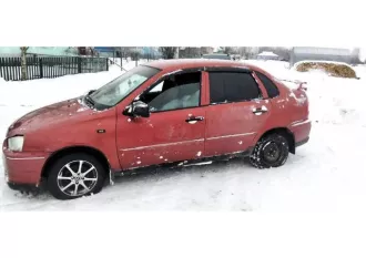 Легковой автомобиль, марка: ЛАДА, модель: 111830 КАЛИНА, год изготовления: 2010, VIN: XTA111830A0222352, г/н: Н533ЕУ37. Двигатель барахлит, работает одна передача, колёса старые, дверь помятая, на лобовом стекле трещина, пороги ржавые, у багажника сломан замок.