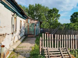 Жилое здание 49,9 кв.м и земельный участок 600 кв.м Новосибирская область Жилое здание, доля в праве: ½, кадастровый номер 54:03:011227:17, местоположение: Новосибирская область, р-н. Болотнинский, г. Болотное, ул. Островского, д. 59, площадь: 49,9 кв.м.; Земельный участок, кадастровый номер…