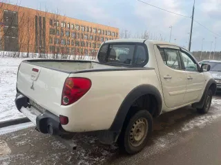 Mitsubishi L200 2.5; Грузовой-бортовой; 2013 года выпуска; номер двигателя 4D56 UCES0457; VIN: MMCJNKB40EDZ10113