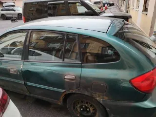 Kia Rio 2003 года, 97.9 л.с. Цвет зеленый. VIN: X4XDC243230001322, госномер Т189РХ98. Разрешенная максимальная масса 1467 кг, масса без нагрузки 1072 кг.