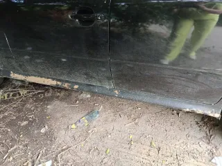 Автомобиль Skoda Octavia 2007 года выпуска, черный цвет, тип кузова комби (хэтчбек). Модель двигателя 975165, VIN TMBDK41U978870152, мощность 1000 л.с. (74 кВт), госномер Т703ЕО163. В связи с долгой неэксплуатацией сел АКБ, имеются следы ржавчины на кузове, потертости, внутри салона сняты дверные…