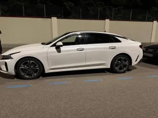 KIA K5 2023 года выпуска, белый, государственный регистрационный знак О516РВ29, VIN LJD6AA241P0036155.