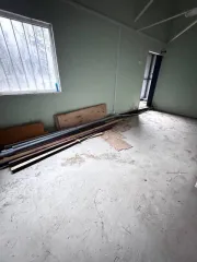 Здание 213 кв.м. в Архангельской области, городе Коряжма, на Магистральном шоссе, дом 98. Нежилое, площадь 213 кв.м., 1 этаж. Кадастровый номер: 29:23:010101:1908. Находится в совместной собственности.