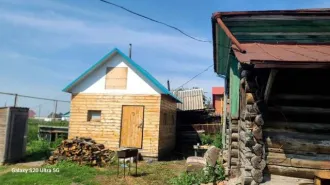 Дома 60,5 кв.м и участки 1026 кв.м, Новосибирская область, Колыванский р-н, р.п. Колывань, ул. Кирова, д. 83. Земельный участок площадью 1 026 м2, с кадастровым номером 54:10:010109:141, с двухэтажным жилым домом площадью 60,5 м2, с кадастровым номером 54:10:010109:737. Залог в пользу ПАО…
