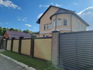 Дом 561,9 кв.м, участок 1344 кв.м, г. Казань. Здание, общая площадь: 561,9 кв.м., кадастровый номер: 16:50:160602:1814, расположенное по адресу: г. Казань, ул. Снежная, д. 26; земельный участок, общая площадь: 1344 кв.м., кадастровый номер: 16:50:160602:1942, расположенное по адресу: г. Казань, ул…