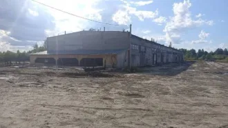 Производственный комплекс в ХМАО-Югра общей площадью 4932.1 кв.м в составе: нежилое здание площадью 3135.2 кв.м по адресу: Ханты-Мансийский автономный округ-Югра, р-н Кондинский, пгт. Мортка, ул. Промышленная, зд. 30а, кадастровый номер: 86:01:0501001:2604; сооружение дорожного транспорта…