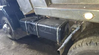 Жилой вагончик, KAMAZ 55111, 1996; Автомашина KAMAZ 55111, 1996 года (документов нет). Реализуемое имущество неоднократно подвергалось ремонту, в следствии чего номерные агрегаты могут отсутствовать или не совпадать с указанными в документах (ПТС, ПСМ, СТС и т.д.), что может повлечь за собой…