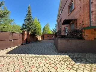 Жилой дом 478,4 кв.м и земельный участок 1744 кв.м Красноярск Дом 478,4 кв.м, постройки и земельный участок 1744 кв.м. в Красноярске еще Дом 478,4 кв.м, постройки и земельный участок 1744 кв.м. в Красноярске еще Имущество подлежащее реализации единым лотом:
- Жилой дом, назначение: жилое. Площадь…