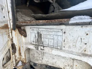 Грузовой самосвал МАЗ 551605 230 024, идентификационный номер  VIN  Y3M55160550005639 Грузовой самосвал МАЗ 551605 230 024, идентификационный номер  VIN  Y3M55160550005639, Цвет белый, год выпуска 2005. Тех. описание: государственные рег. знаки отсутствуют. Шины спущены  состояние невозможно…