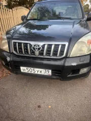Toyota Land Cruiser 2004 года выпуска. VIN JTEBZ29J700016147. Находится в залоге у ПАО «Совкомбанк».