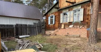 Общая долевая собственность, доля в праве 1/3 на жилой дом, расположенный по адресу: Республика Бурятия, г. Улан-Удэ, ул. Артема, д. 8. Площадь: 31.1 кв.м. Кадастровый номер: 03:24:021303:80. Другой сособственник имеет преимущественное право покупки имущества в силу долевой собственности.