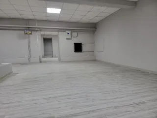 Два смежных помещения 312,7 м², Москва, Садовая-Триумфальная. Реализуется два смежных помещения, общей площадью 312,7 м2 (Помещение «1»: 59,5 кв. м. и помещение «2»: 259.2 кв. м.) в 150 метрах от метро Маяковская. Дом на первой линии Садового кольца. Помещения расположены в подвале многоквартирного…