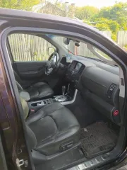 Nissan Pathfinder 2012 года, универсал. Дизельный двигатель 190 л.с., цвет серо-сиреневый, VIN: Z8NJVWR51CS000651. На ходу. Пробег 232 220 км. Недостатки: вмятина на правом переднем крыле, замят левый порог, есть царапины и сколы на кузове.