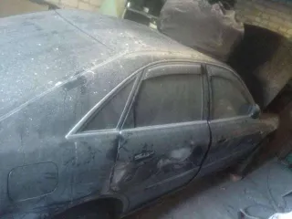 Audi A4 1999 года, черный, VIN WAUZZZ8DZYA016055, госномер C737НМ777, мощность 127 л.с. Автомобиль не на ходу. Требуется капитальный ремонт. Кузов покрыт плесенью.