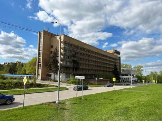 Здание, назначение: нежилое (гостиница), кад номер: 50:60:0020103:58; Площадь общая 9 365,4 кв. м
Здание, назначение: нежилое (проходная), кад номер: 50:60:0020103:55; Площадь общая 7,7 кв. м
Помещение, назначение: нежилое (теплица), кад номер: 50:60:0020103:92; Площадь 666,9 кв. м
Сооружение…